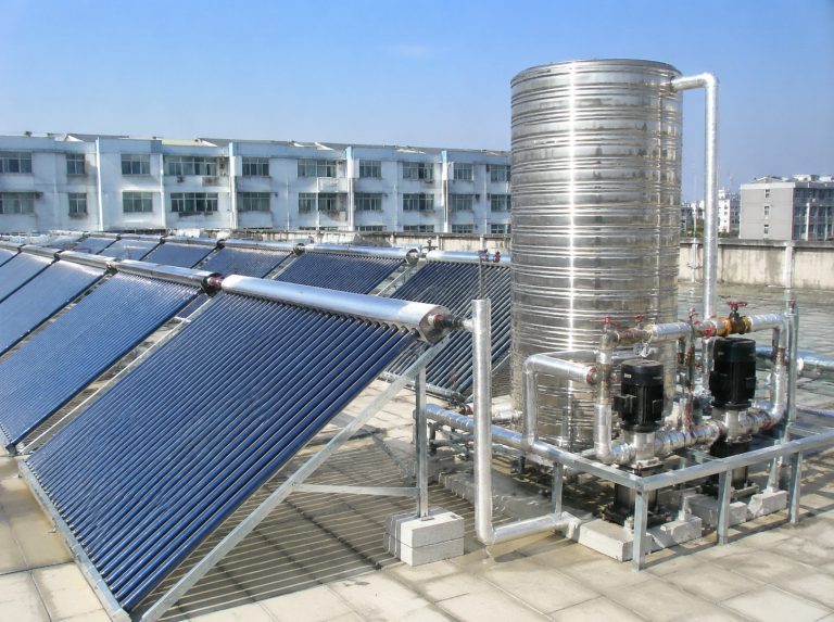 龙南商用大容量真空管太阳能热水系统
